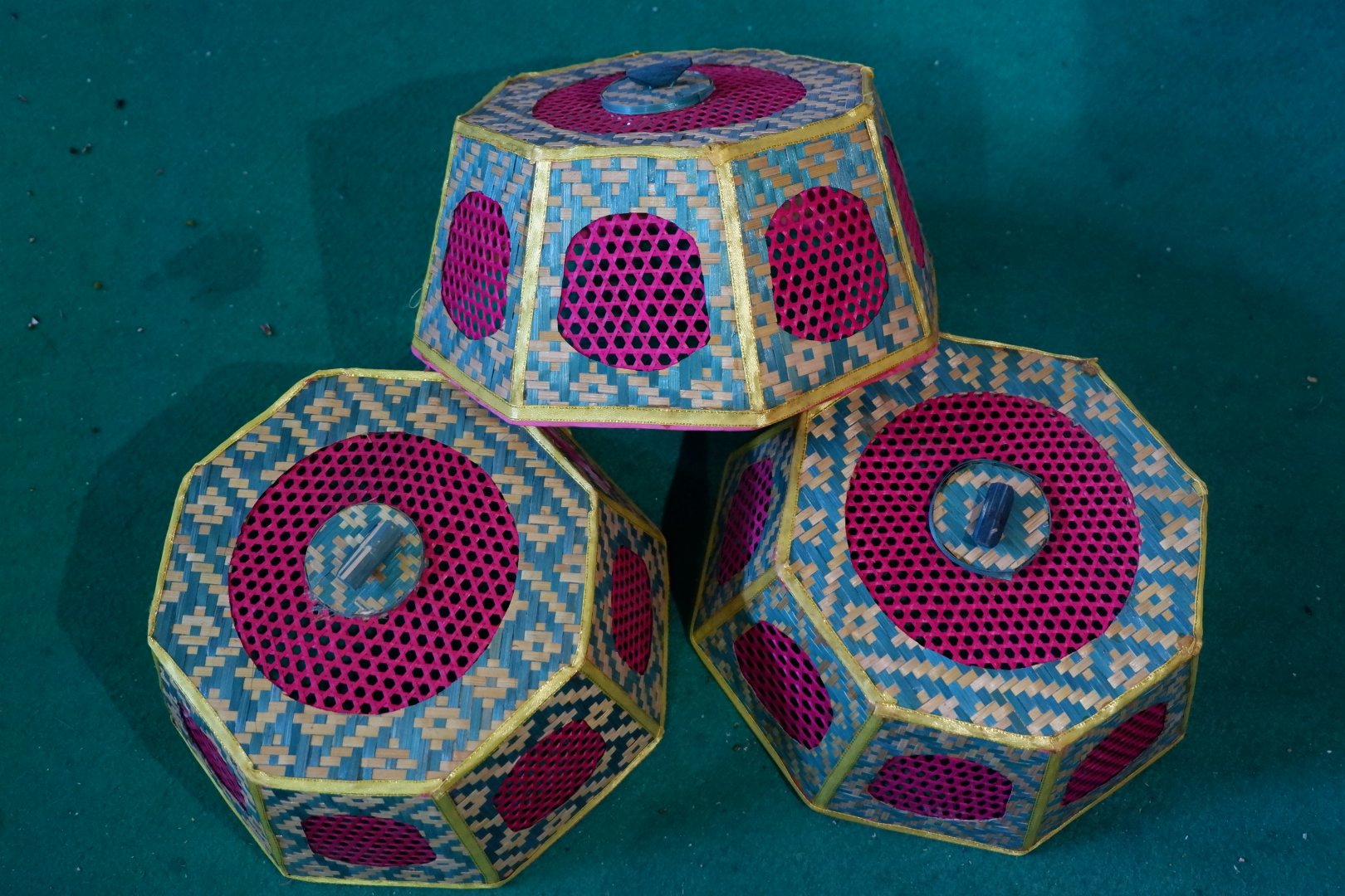 gantungan-kunci-strowbery-rajut