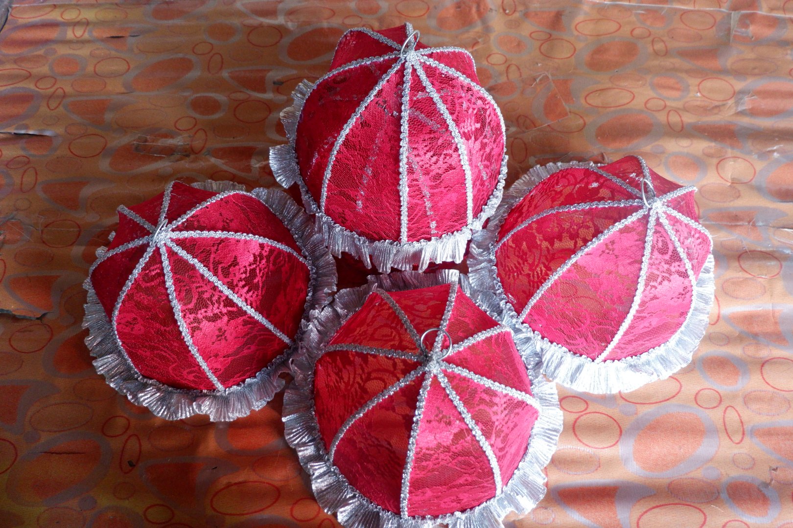 gantungan-kunci-strowbery-rajut